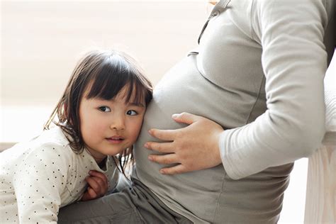 japanese woman apologises to employer for falling pregnant marie claire australia