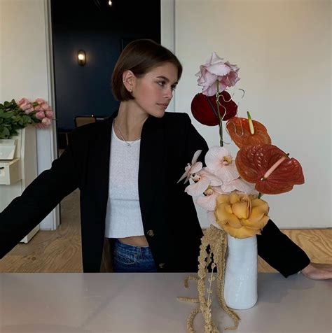 Kaia Gerber Proves The Winter Bob Hair Trend Is Here To Stay E Online