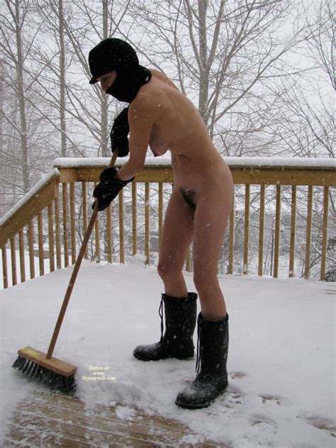 Nude Amateur On Heels Snow February 2010 Voyeur Web