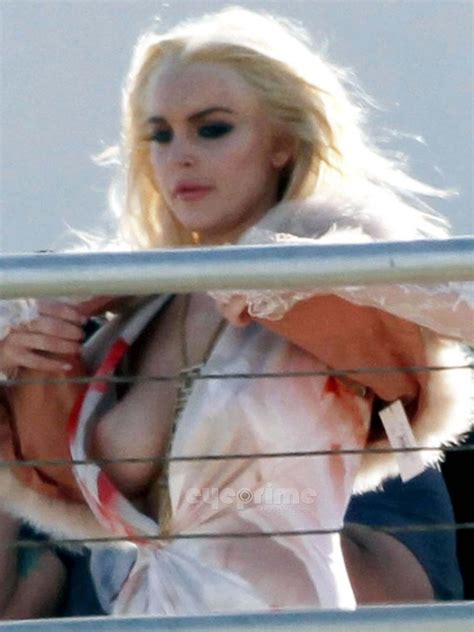Lindsay Lohan Flashing Her Boobs While Doing Some Photoshoot Paparazzi
