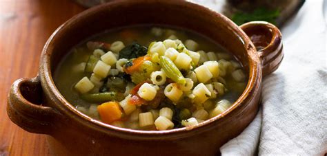 minestrone  verdure ricetta classica della tradizione italiana