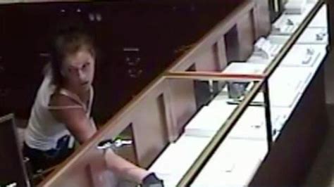 armed female jewel thief pulls off brazen heist latest news videos