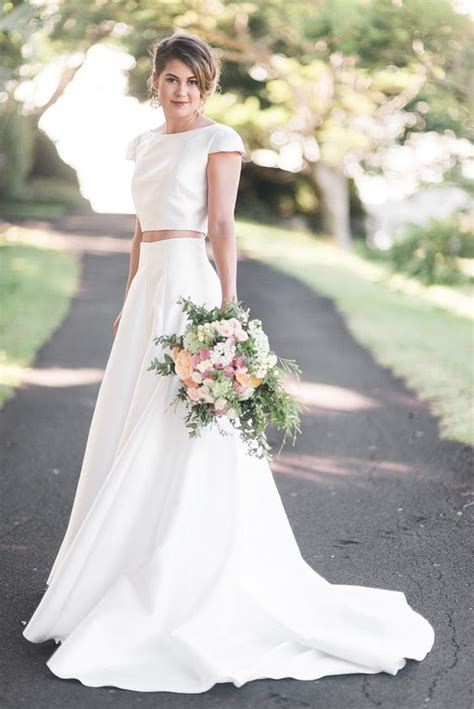 27 Gorgeous Minimalist Wedding Dresses For Modern Brides Weddingomania