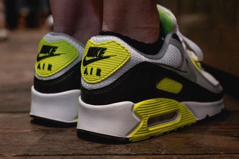 nike adds   touch  nostalgia   release   air max