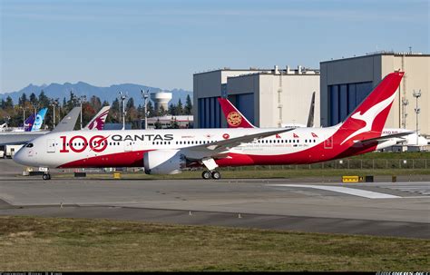 boeing   dreamliner qantas aviation photo  airlinersnet
