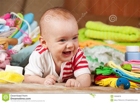 baby met de slijtage van kinderen stock foto image  velen kinderen