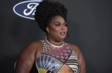 lizzo shuts down fat shamers says she s been ‘working out consistently