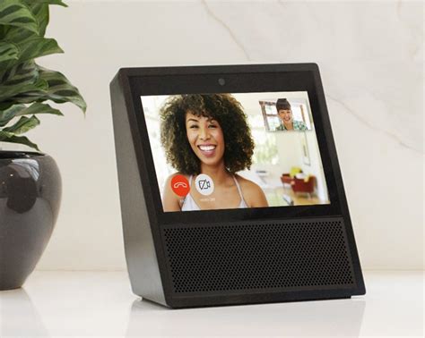 amazon introduces echo show now alexa can show you things