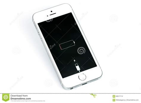 lage batterij op apple iphonese redactionele stock afbeelding image  apparatuur schakelaar