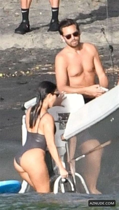 Kourtney Kardashian Sexy In Costa Rica Filming With Scott Disick 19 06