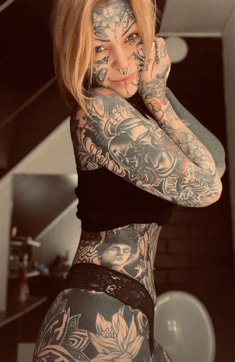 tattoo artist aleksandra jasmin mum s body covered in ink photos