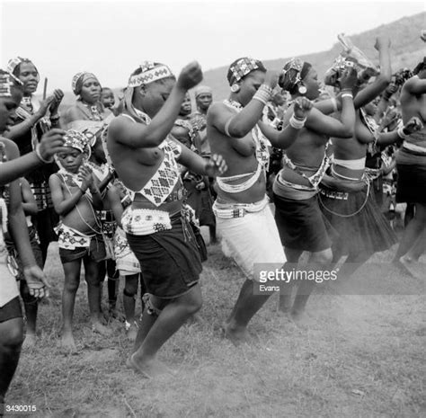 zulu dance photos et images de collection getty images