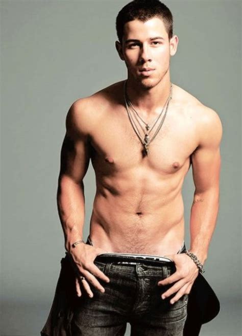 nick jonas weight height and age body measurements