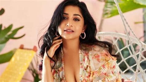 Meera Jasmine Hot Photos ಮತ್ತೆ ಹಾಟ್‌ಲುಕ್‌ನಲ್ಲಿ ಕಾಣಿಸಿಕೊಂಡ ಮಲಯಾಳಂ ಪಿಲ್ಲ
