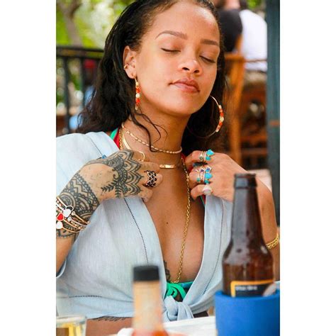 Rihanna Flaunts Bikini Body In Barbados Bootymotiontv