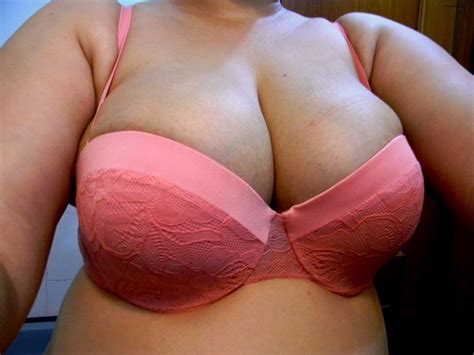 Busty Ranchi Wife Posing In Various Bras Showing Big Tits Pics