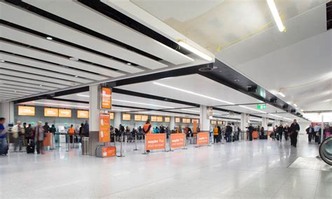 london gatwick airport transforming  passenger experience