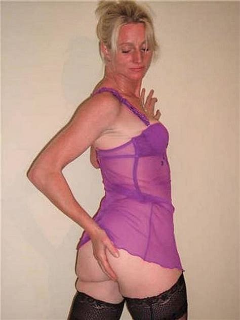 Classy Short Haired Blonde Milf From The Uk 87 Pics