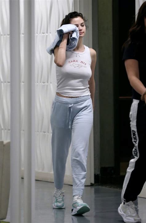 braless selena gomez visit to the doctor s office in los angeles 11