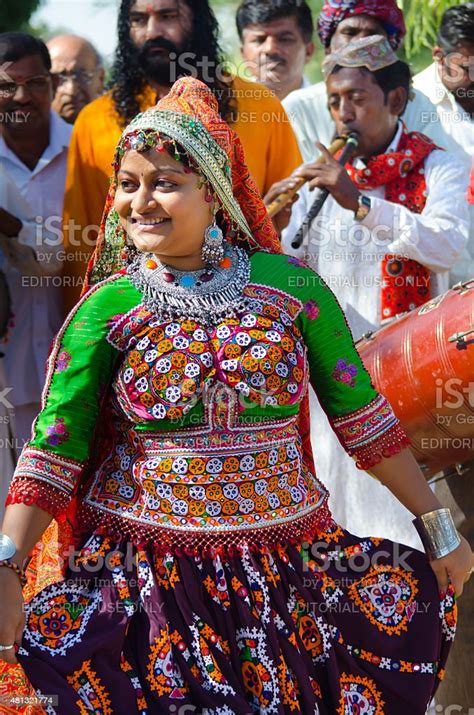 indio joven guyaratí kutchi village chica foto de stock y más banco de