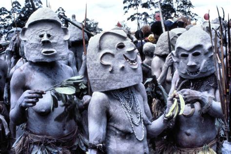 Living Travel Papua New Guinea Highland Dress Mudmen