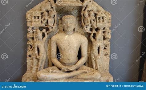 statue  lord mahavira worshipped   jain people stock image image  holy jayanti