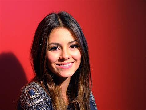 victoria justice yovo fakes writing away with