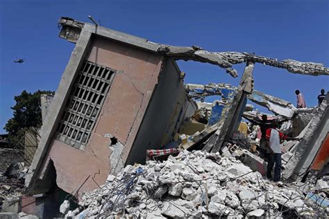 decade   earthquake haiti  struggles  recover