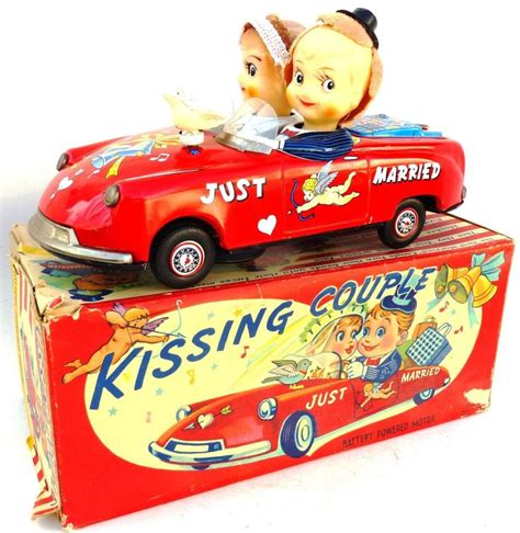 ichida kissing couple battery operated tin toy from 50s