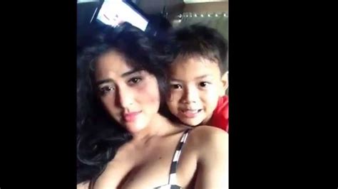 dewi persik capek banget picitin mama ya gegeb popular keek with 27k views youtube