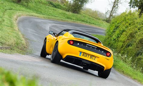 lotus elise review   featherweight sports car  good   evo