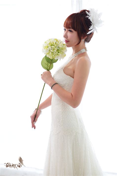 Xxx Nude Girls Yoon Seul In Wedding Dress