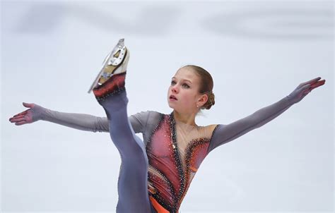 Watch Russian Figure Skating Star Medvedeva Dodging Kiss
