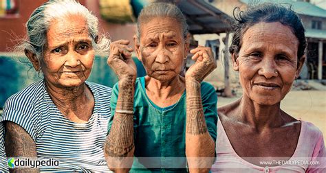 Look The Last Tattooed Women Of The Tharu Tribe Dailypedia