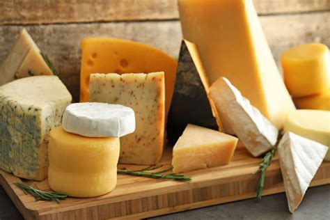 conheca os mais diferentes tipos de queijo  mercado blog  pao