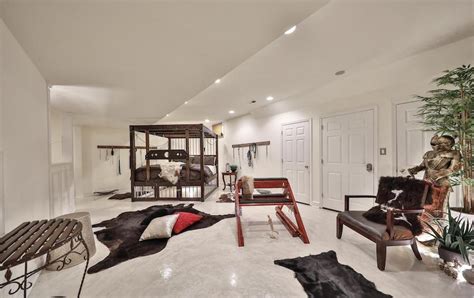 just listed “fifty shades of grey” in maple glen bondage house
