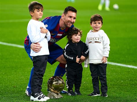 lionel messis decision  leave barcelona devastated  wife  kids  soccer legend