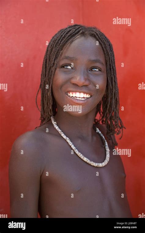 Tribu Zemba Adolescente Africaine Banque Dimage Et Photos Alamy