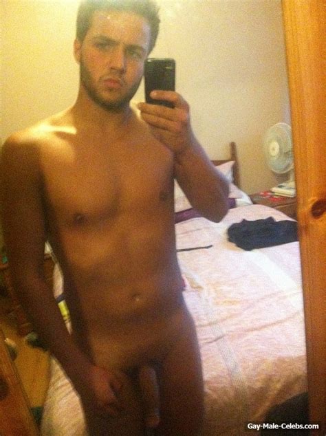 louis webb leaked nude and wet selfie photos gay male
