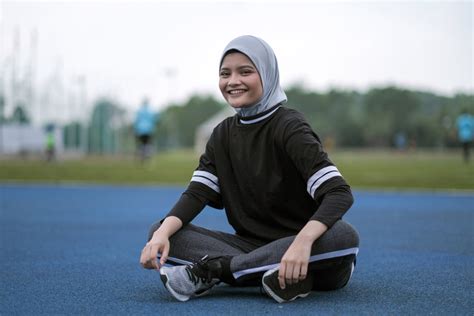 8 Inspirasi Ootd Jogging Hijab Simple Olahraga Tetap S