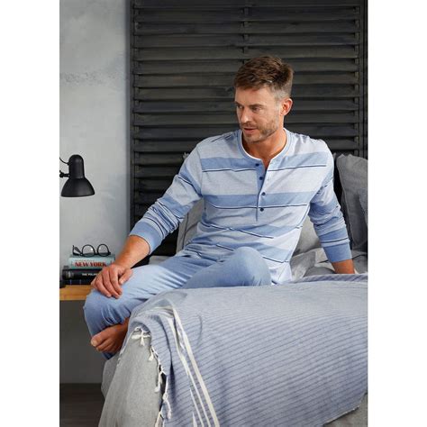 heren pyjama blauw  de mooiste pyjamas nachthemden ondermode en meer