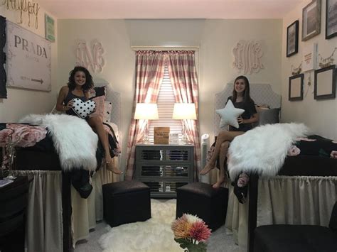 Posh Ole Miss Dorms Over The Top Or Fabulous With Images College
