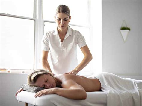 Massage Therapy Classes 4 Amazing Career Benefits To