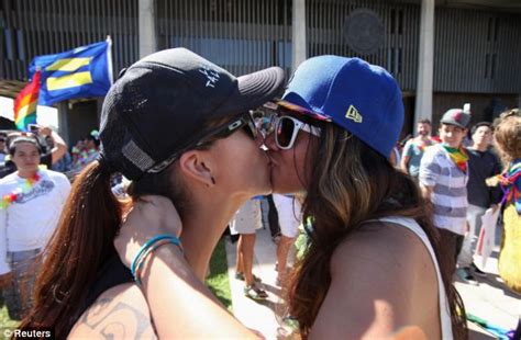 Hawaii Becomes 15th State To Legalize Gay Marriage After Senate Passes