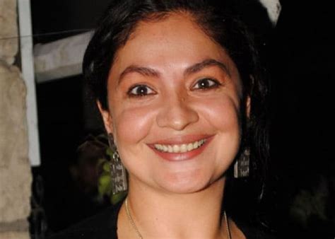 portray gays with dignity says pooja bhatt
