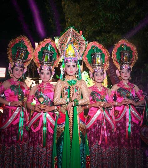 Penari Tradisi Indonesian Traditional Dancers Dancer Festival