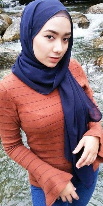 Pin By Puspita On Jilbab Gaya Hijab Model Pakaian Pakaian Ketat