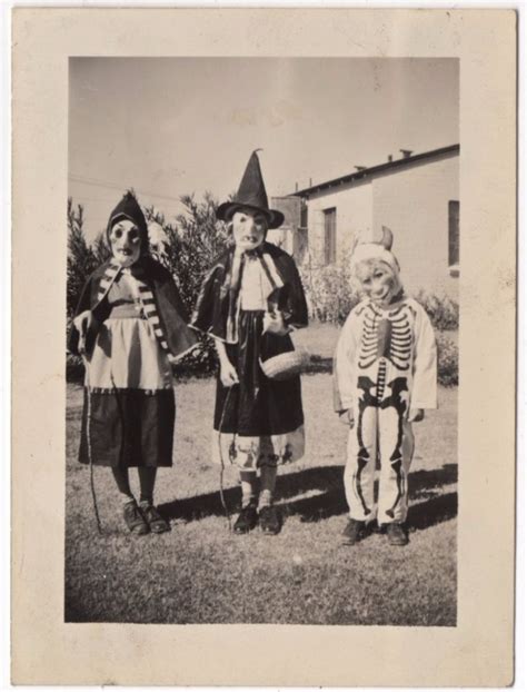 A Collection Of 26 Nightmarish Vintage Halloween Photos From The 1930s