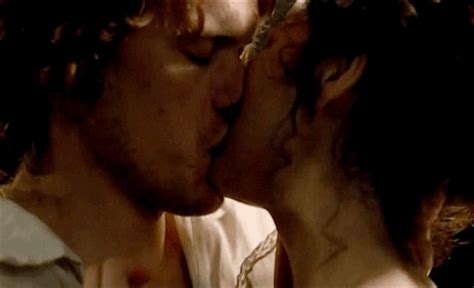 Claire And Jamie In Outlander The Sexiest Tv Scenes Of