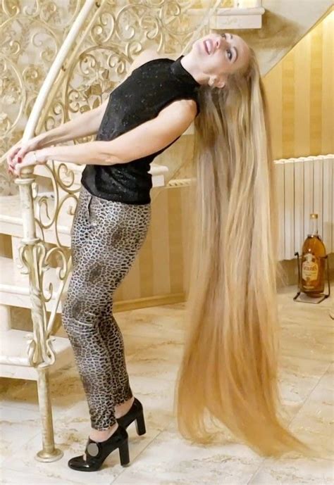 Video Rapunzel S Blonde Hair Dance In 2020 Long Hair Girl Long